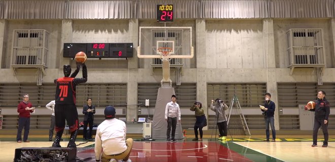 Японский робот-баскетболист научился выполнять трехочковые броски