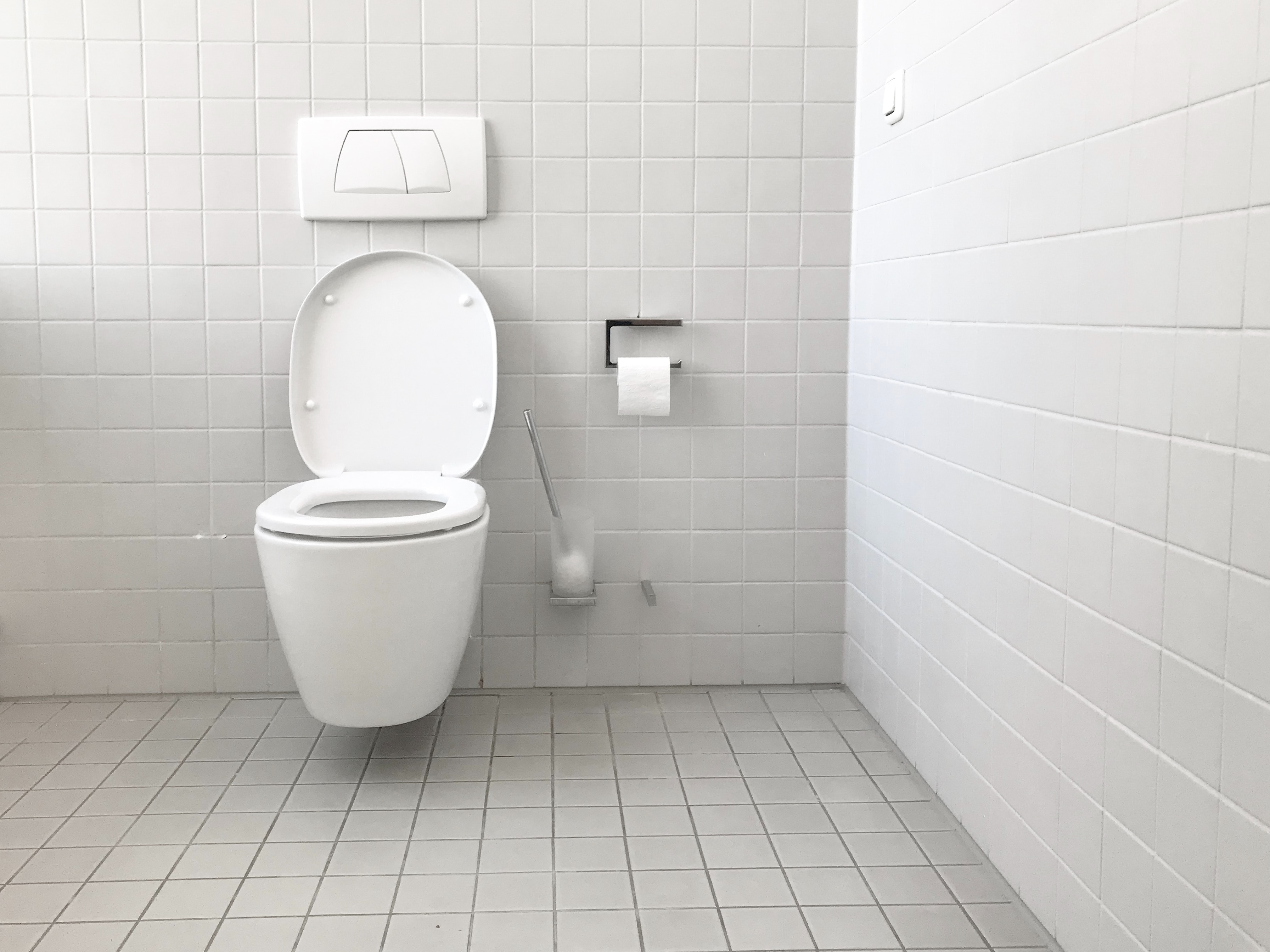 Новая версия toilet toilet. Туалет. Унитаз фон. Унитаз в туалете. Умный туалет.