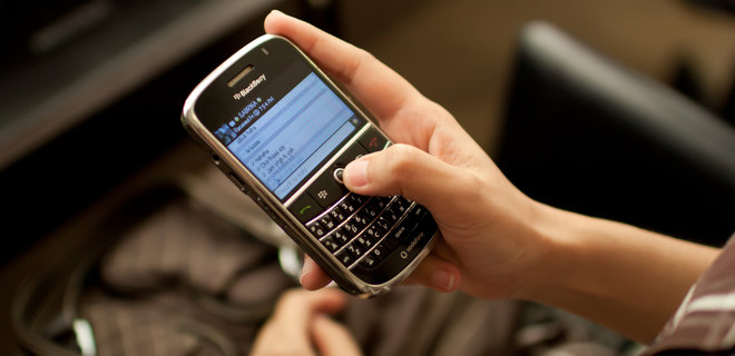 BlackBerry відключить фірмові сервіси для своїх смартфонів - Фото