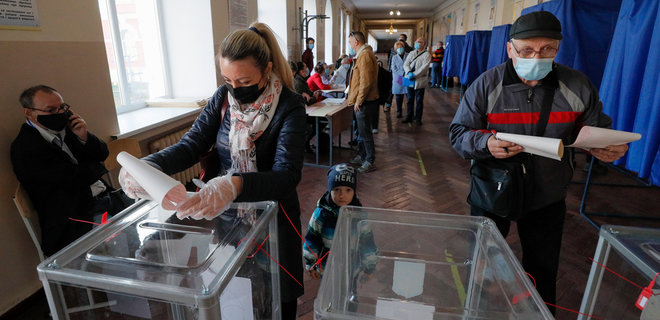 Зеленский пообещал онлайн-выборы. Вот почему их не будет - Фото