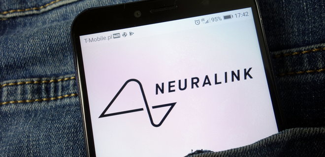 Компании Илона Маска Neuralink разрешили испытание мозгового чипа на людях - Фото