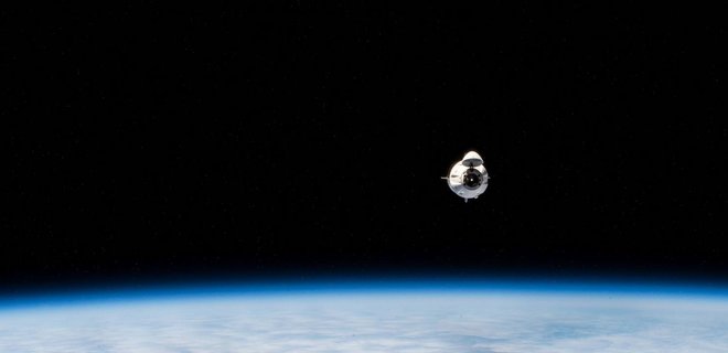 SpaceX прекращает производство космических кораблей Crew Dragon - Фото