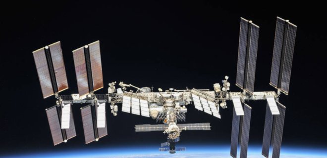 В Роскосмосе уже передумали быстро выходить с МКС, но все еще заявляют о своей станции - Фото