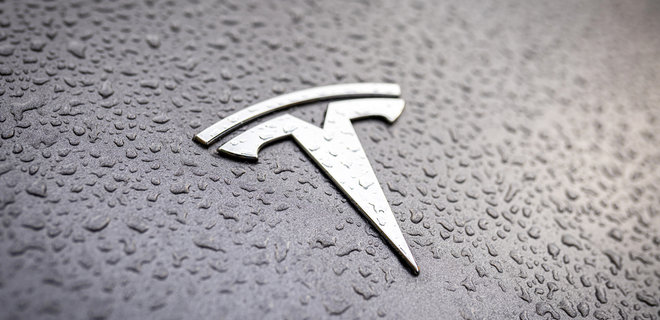 Tesla відкличе понад мільйон автомобілів через проблемне скло - Фото