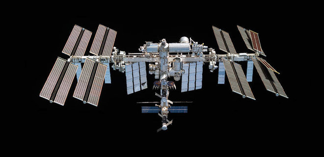 МКС довелося маневрувати, щоб не зіткнутися з уламками знищеного Росією радянського супутника - Фото