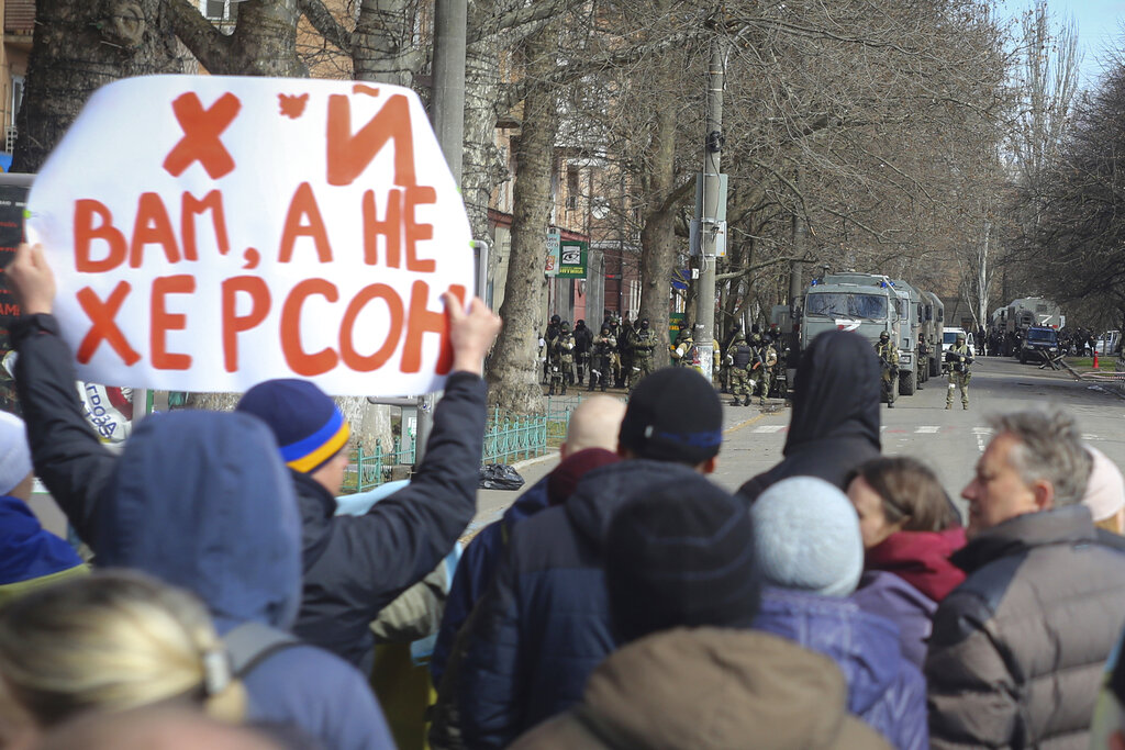 Оккупанты лишают украинцев информации. Советуем, как обойти ограничения с помощью VPN - Фото