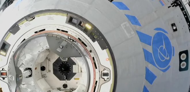 Космічний корабель Starliner від Boeing успішно пристикувався до МКС - Фото