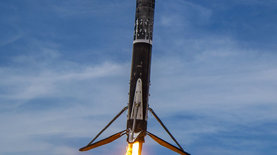 SpaceX запустила 59 невеликих супутників та повернула ракету на Землю – фоторепортаж