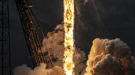SpaceX запустила 59 невеликих супутників та повернула ракету на Землю – фоторепортаж