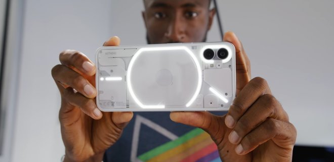 Стартап основателя OnePLus разработал неоновый смартфон Nothing Phone – видео - Фото