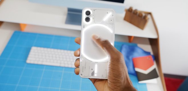 Засновник OnePlus презентував неоновий смартфон Nothing Phone (1) - Фото