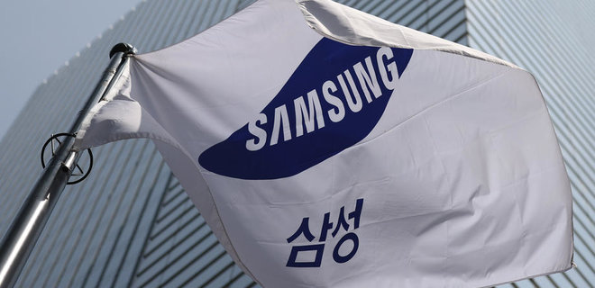 Samsung дорікнула Apple відсутністю складаного iPhone - Фото