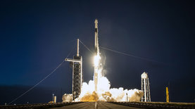 SpaceX показала фото запуску вантажної місії корабля Dragon до МКС