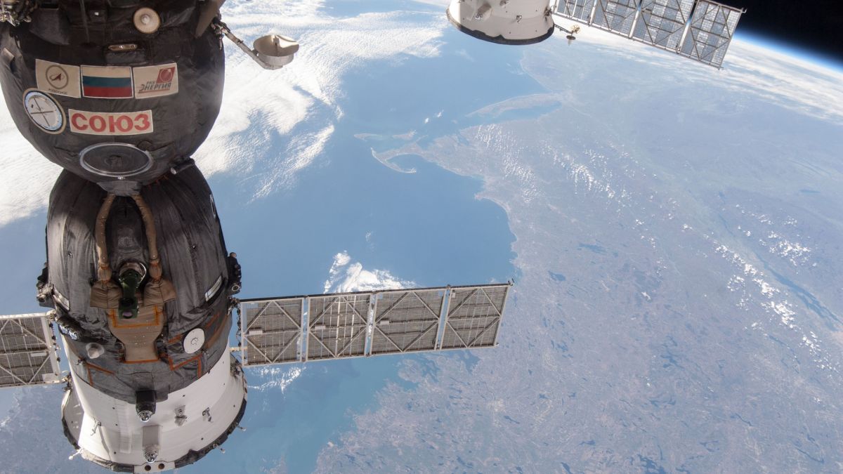 Россия шантажирует мир выходом из проекта МКС после 2024 года: стоит ли верить заявлениям - Фото