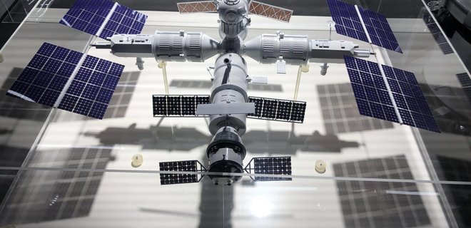 Россия показала макет собственной орбитальной станции РОСС - Фото