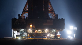 Лунная ракета Space Launch System готовится к старту – фото с космодрома Кеннеди