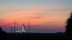 Місячна ракета Space Launch System готується до старту – фото з космодрому Кеннеді