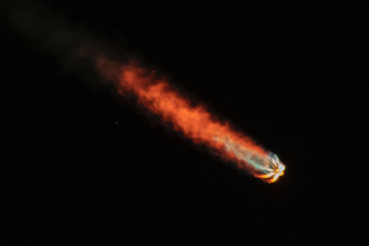 SpaceX запустила 54 супутники Starlink із запізненням через погоду – фото