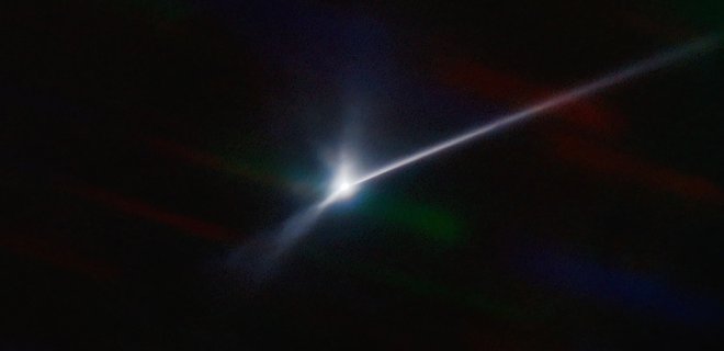 В результате столкновения с астероидом образовался хвост из пыли длиной 10 000 км – фото - Фото