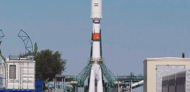 Иранский спутник, который Россия запустила для слежки за Украиной, готов к работе - Фото