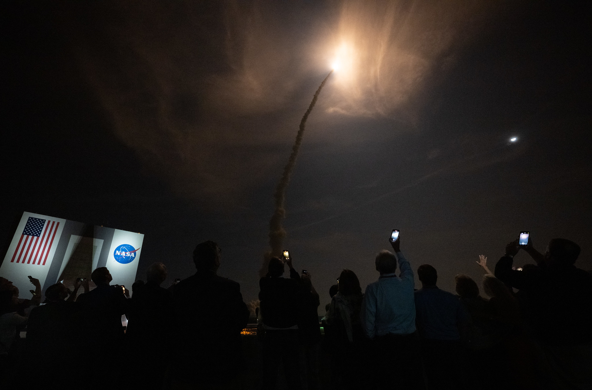 NASA показало фото с запуска миссии Artemis 1 к Луне