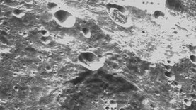 NASA показало подробные фото поверхности Луны, сделанные кораблем Orion с высоты 130 км