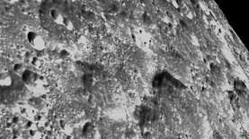 NASA показало подробные фото поверхности Луны, сделанные кораблем Orion с высоты 130 км