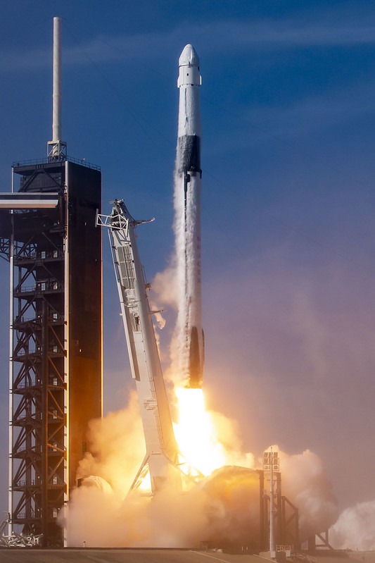 SpaceX показала, как запускали корабль Dragon с научным грузом на борту – фото