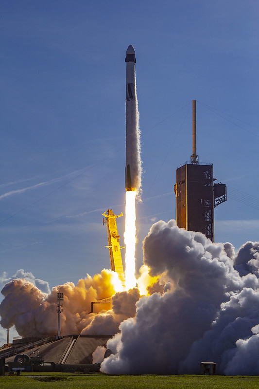 SpaceX показала, як запускали корабель Dragon із науковим вантажем на борту – фото