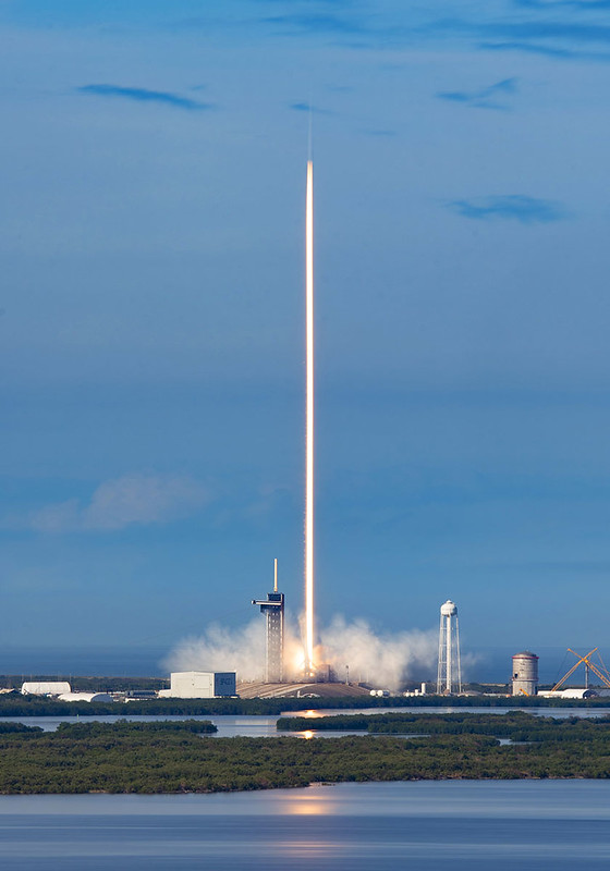 SpaceX показала, как запускали корабль Dragon с научным грузом на борту – фото