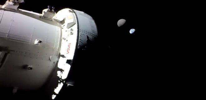 Корабль Orion снял Землю и Луну вместе с расстояния 435 000 километров – фото - Фото