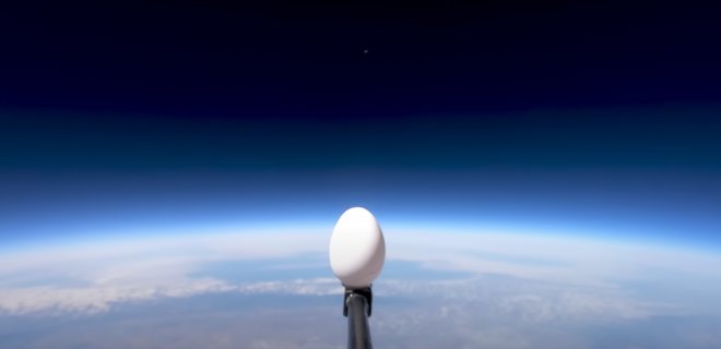 Экс-инженер NASA выпустил два яйца с высоты 30 километров, и они не разбились – видео - Фото