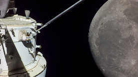 Космічний корабель Orion зробив детальні фото Місяця модифікованою камерою GoPro