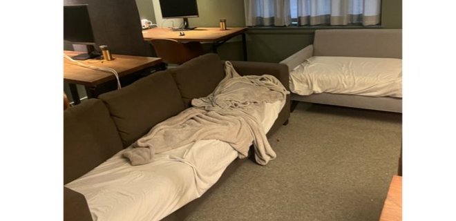 Илон Маск ночует в офисе Twitter и заставляет жить там сотрудников – BBC - Фото