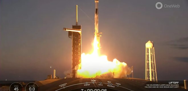 SpaceX запустила на орбіту супутники свого конкурента OneWeb – відео - Фото