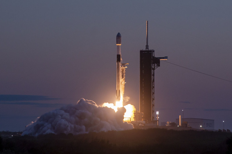 SpaceX показала фото со старта ракеты с интернет-спутниками OneWeb