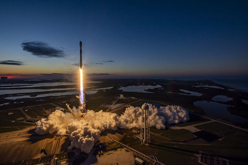 SpaceX показала фото зі старту ракети з інтернет-супутниками OneWeb