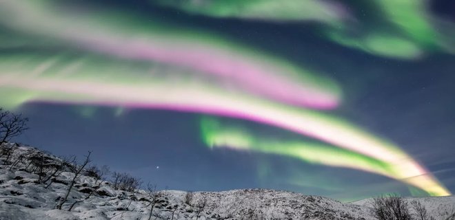 В Норвегии второй раз с ноября зафиксировали редкое розовое полярное сияние – фото - Фото