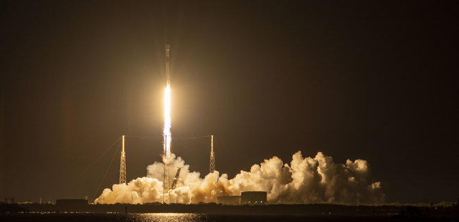 SpaceX вивела на орбіту Starlink 2-го покоління, які можуть роздавати інтернет на смартфони – фото - Фото