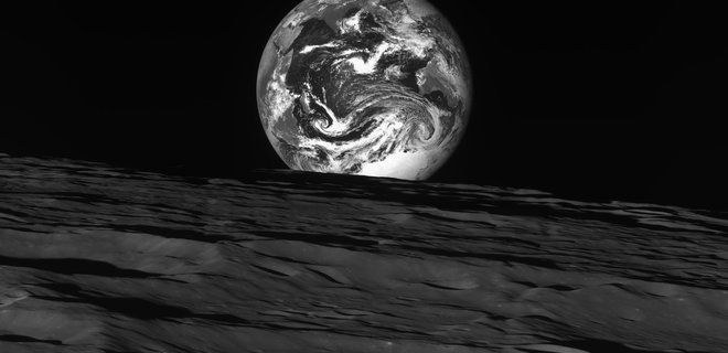 Южнокорейский зонд показал восход Земли над Луной - Фото