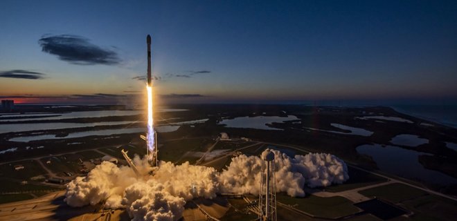 Трансляция: SpaceX запустит 40 спутников своего конкурента – сети OneWeb - Фото