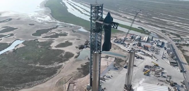 SpaceX готовит корабль Starship к старту с помощью гигантской 