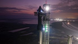 SpaceX показала потужний корабель Starship на стартовому майданчику – фото