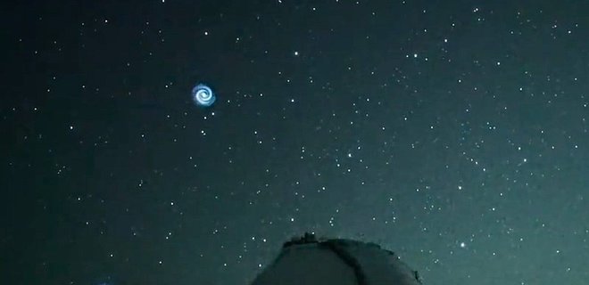 Старт ракети SpaceX утворив на небі незвичне явище, космічну спіраль – фото - Фото
