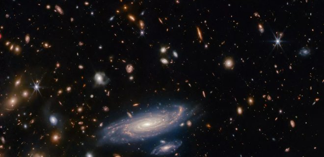 Телескоп Джеймс Уэбб показал подробное фото галактики за 1 миллиард световых лет от Земли - Фото