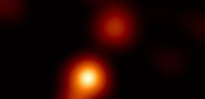 Космический телескоп снял черную дыру в 7,5 миллиарда световых лет от Земли - Фото