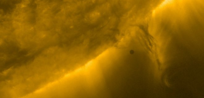 Космический аппарат зафиксировал прохождение Меркурия через диск Солнца – фото - Фото
