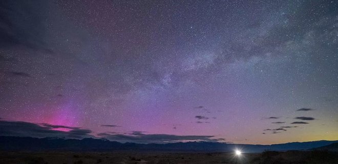 Полярное сияние над Калифорнией. Фотограф сняла небесное явление над Долиной Смерти - Фото