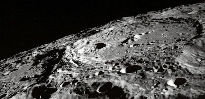 На Луне обнаружили скрытые запасы воды. Что это значит для будущего человечества - Фото