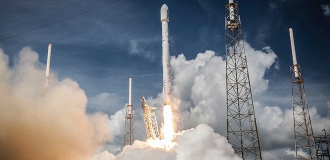SpaceX запустит на орбиту партию спутников для Космических сил США - Фото